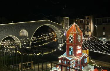 Apartamento colgante al río con vistas al puente - Photo 34