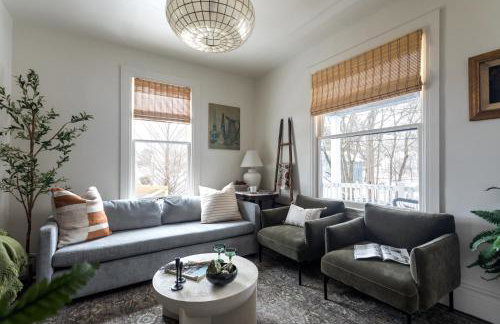 Designer Home, Hot Tub, Private Yard, & Projector - Foto 10