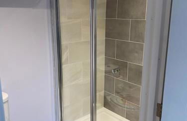 Modern Luxury 1 bed apartment with parking near Stansted Airport - Foto 19