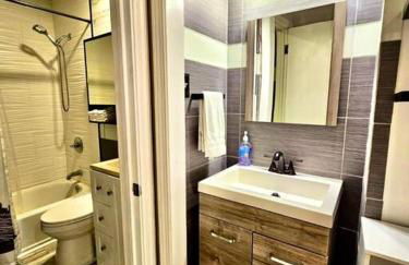 Midtown Gem Walk to Attractions - Foto 13