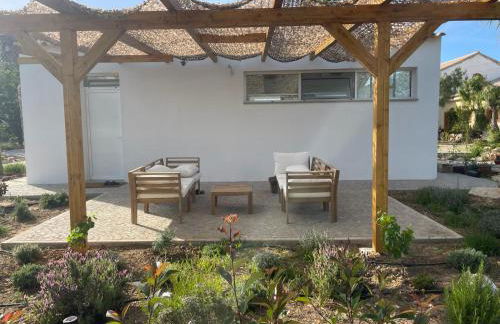 Barn Cottage at Yoga Farm with Natural Swimming Pool near Beach - Foto 7