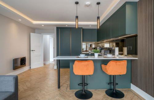 Skyvillion - COZY LARGE 4 & 1 Bed Apartments in London Enfield, Mins to Tube Station, Free Wi-Fi - Foto 11