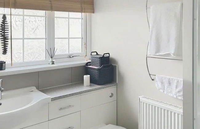 Private Guest House With En-suite, no Full Kitchen - Photo 6