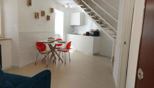 Stop and Fly - Photo 3