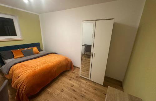 Spacious En-Suite Rooms & Off-Suite Rooms Near Hospital and Shops - Photo 3