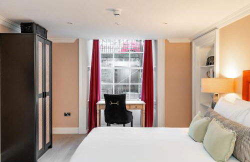 Dragon Suites Luxury Apartments at Rutland Square - Photo 16