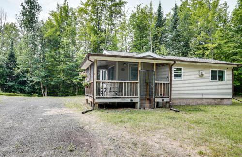 Tiny Woodland Cottage Retreat with Yard in Pelkie - Foto 23