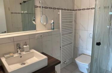 Lovely 2 bedroom apartment with free parking - Foto 6