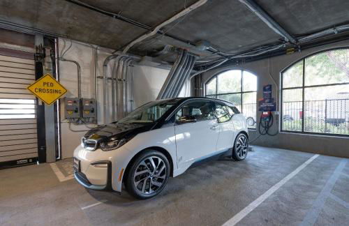 King Bed-Walk Downtown-Free Garage Parking-Laundry - Foto 39