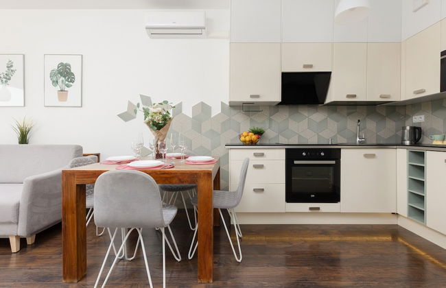 Bright Warsaw Apartment by Renters - Photo 20