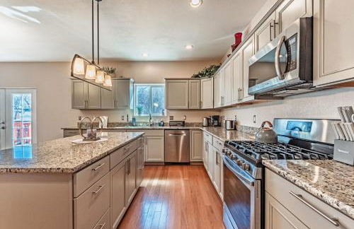 Huge Cozy Home with Many Bedrooms in Ivywild - Foto 68