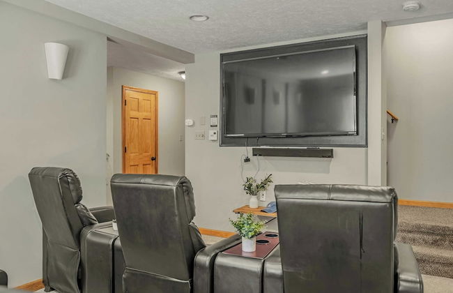 Hickory Haven by Avantstay Hot Tub, Game Room, Theater, Deck - Foto 40