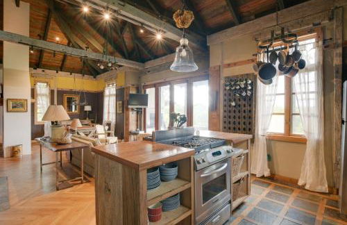 Views and Trails Horse Farm Home in Campobello! - Foto 1