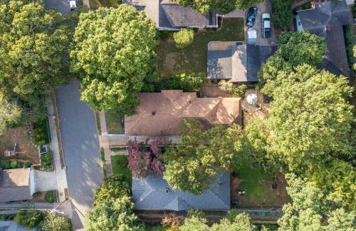 Elizabeth Bungalow, Fenced Yard, Fireplaces, Grill - Foto 56