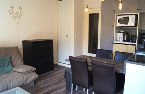 Studio rénové au pied des pistes avec terrasse - FR-1-165A-22 - Foto 1