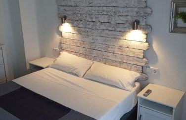 Domus Valencia Apartamentos centro frente a Torres de Serrano - Photo 1