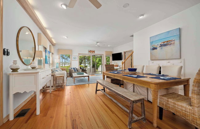 Secluded Waterfront Retreat for 23 Dock, Pets OK - Foto 1