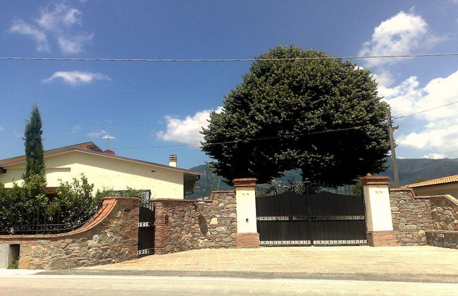 Villa In Lucca Placed in a Residential Area, all Services Nearby - Foto 17