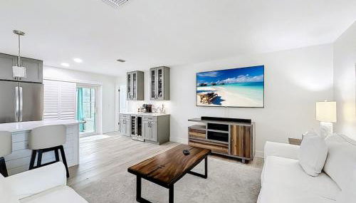 Heated Saltwater Pool Retreat Near PGA Sleeps 8 - Foto 3, minibar