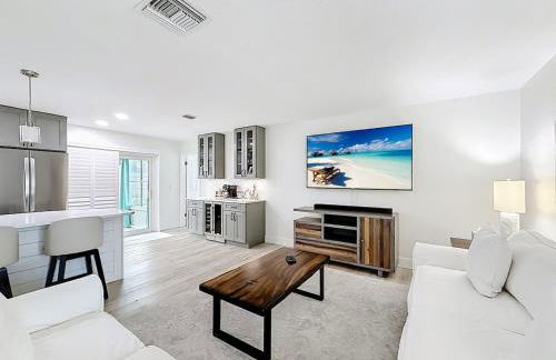 Heated Saltwater Pool Retreat Near PGA Sleeps 8 - Foto 3