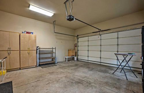 Quiet Waterfront Escape with Hot Tub and Beach Access! - Foto 32