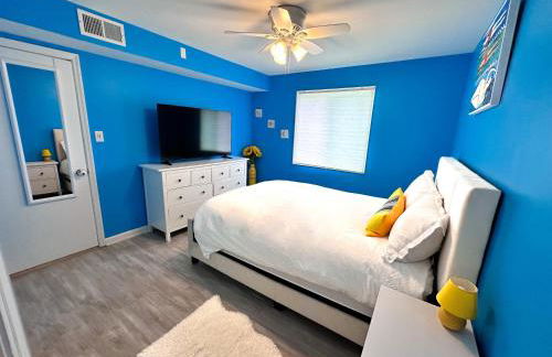 Stylish 2BR Condo Near Beach, Large Pool & Patio, Pet Friendly - Foto 21