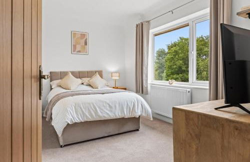 4 Bed Home sleeps 7 close to Cheshire Oaks Princes Rd - Photo 48