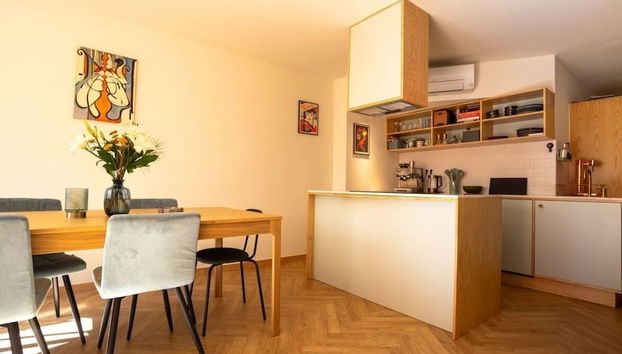 Alegr0 · 60s Chic Central Apartment w/ Garden - Foto 2, Imagen principal