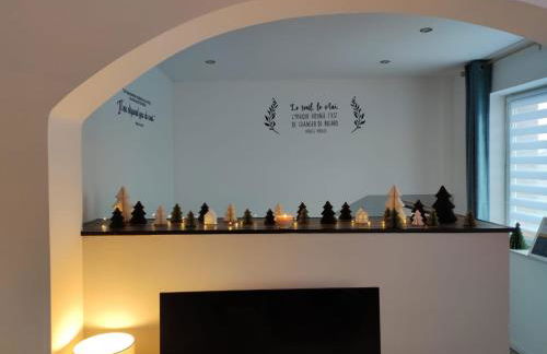 La Loge en Or - Parking public - Triplex - Proche centre et autoroute - Foto 21