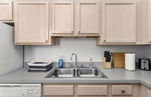 Modern Downtown Apartment 2BR 2BA by CozySuites - Foto 15