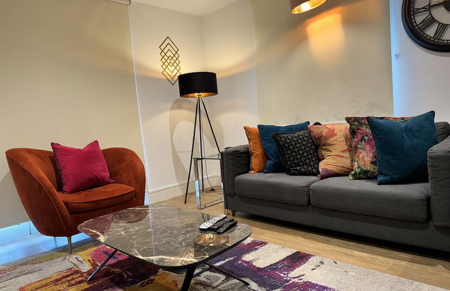 STUNNING 2 BED APARTMENT WITH PARKING - Foto 17