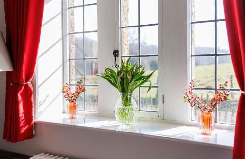 The Old Abbey Farmhouse - Stay at Quarr Abbey Monastery - Pet-Friendly Farmhouse with History & Countryside Views, surrounded by woodland & nature - Photo 17