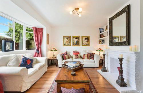 Hidden Cottage with Parking in Esher Surrey - Pass the Keys - Foto 1