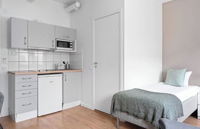 Part-Time Home Hotel Rotebro Station - Foto 10