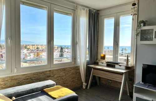 Espectacular apartamento junto al mar, con piscina en Málaga - Photo 2