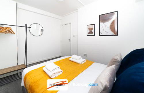 Three Bedroom Apartment At Buonomo Stays Short Lets & Serviced Accommodation With Netflix & Games - Foto 14