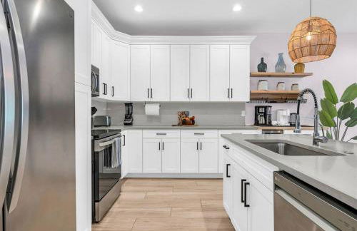 Opulence & Serenity at Our Luxury Home in Jupiter! - Photo 29