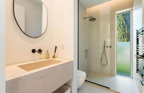 Modern Sea View Villa, Heated Pool,Rooftop Jacuzzi Outdoor Kitchen 12min faro Airport - Foto 13