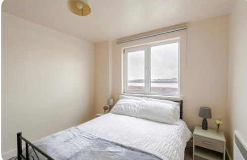 Amazing River view 2 bedroom apartment, sleeps 6, balcony and parking - Foto 67