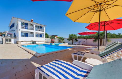 Family home with hydromassage pool & fun activities - Foto 65