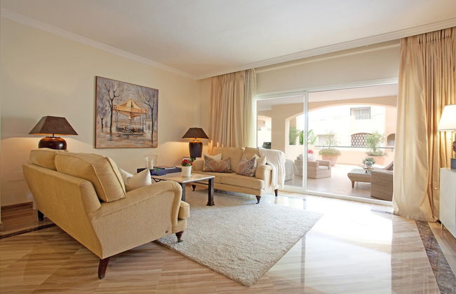 Charming Apartment With Pool - Photo 10