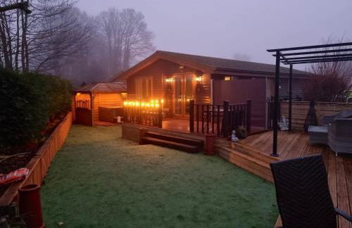 Luxury log cabin with hot tub- York - Foto 1