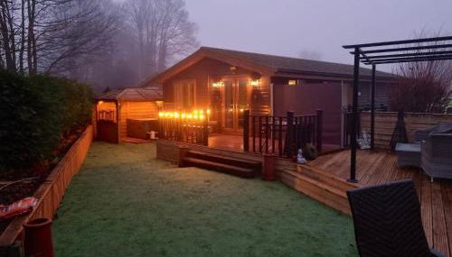 Luxury log cabin with hot tub- York - Foto 1