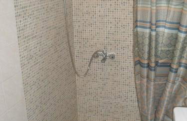 Kamari Guesthouse - Photo 13