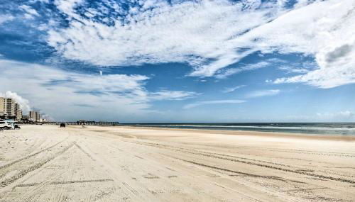 Daytona Condo with Community Pool, Walk to Beach! - Foto 3