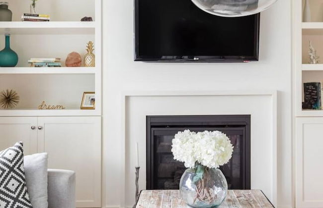 Gorgeous Bungalow With a Backyard Deck - Photo 13