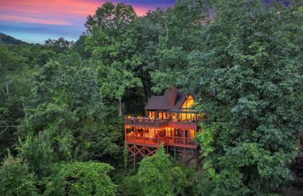 Family Chalet With Sauna, HotTub, Heavenly Views! Mins to Downtown! - Foto 5