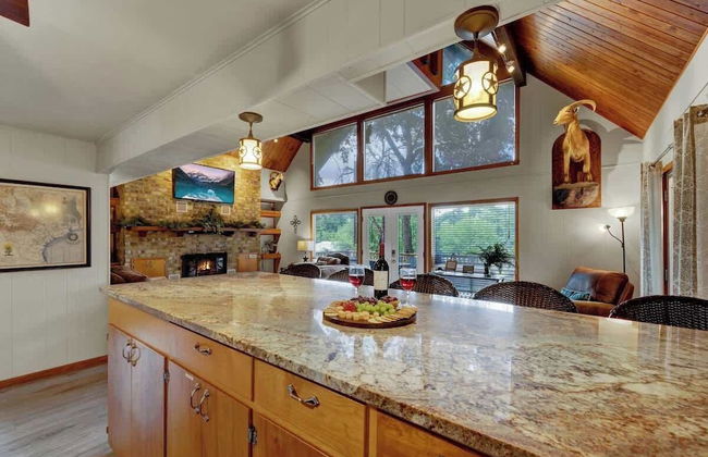 Gettin' Guada Loopy With Hot Tub & Riverfront - Foto 9