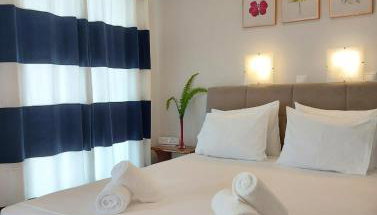 Blue Window - Photo 3