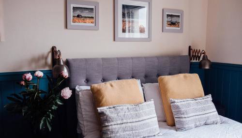 Crown Stables - Photo 3